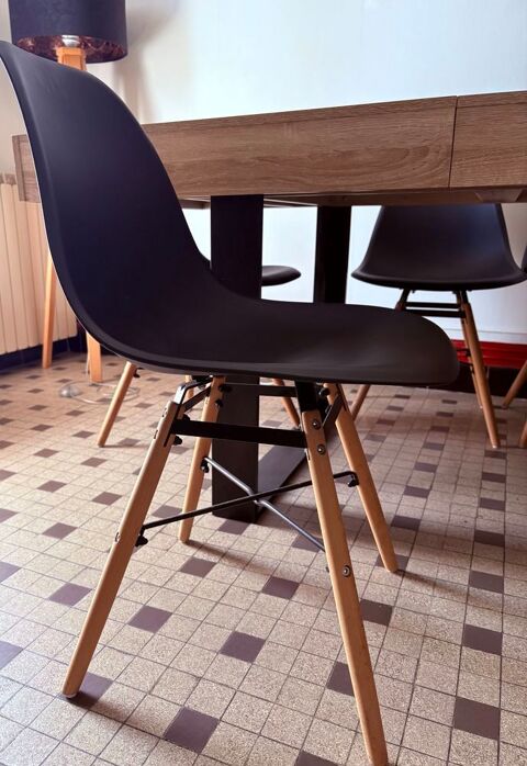 Table extensible Budapest Imitation bois et noir et 6 chaises Arkken Noir 300 Avignon (84)