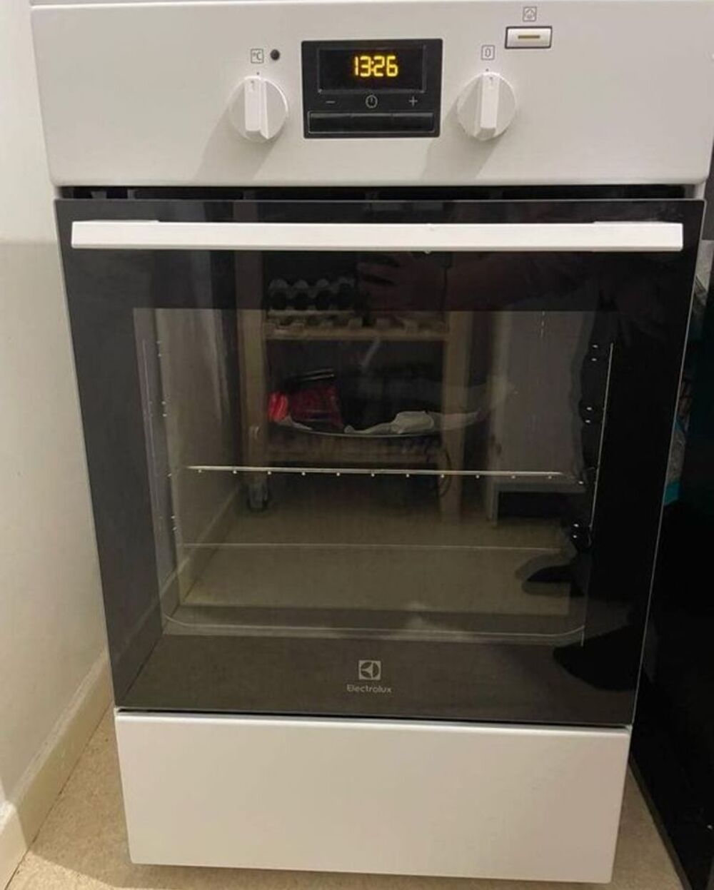 Cuisini&egrave;re Electrolux avec four et plaques vitroc&eacute;ramiques Electroménager