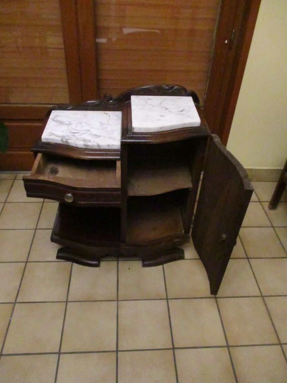 Table de chevet avec dessus en marbre et bois massif vintage Meubles