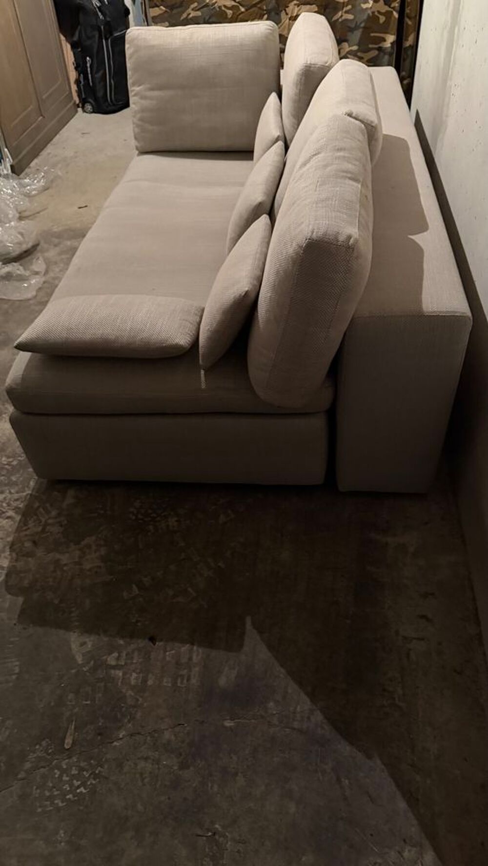 Canap&eacute; HABITAT trois places couleur beige clair Meubles