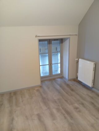  Appartement à louer 4 pièces 86 m² Saint-hilaire
