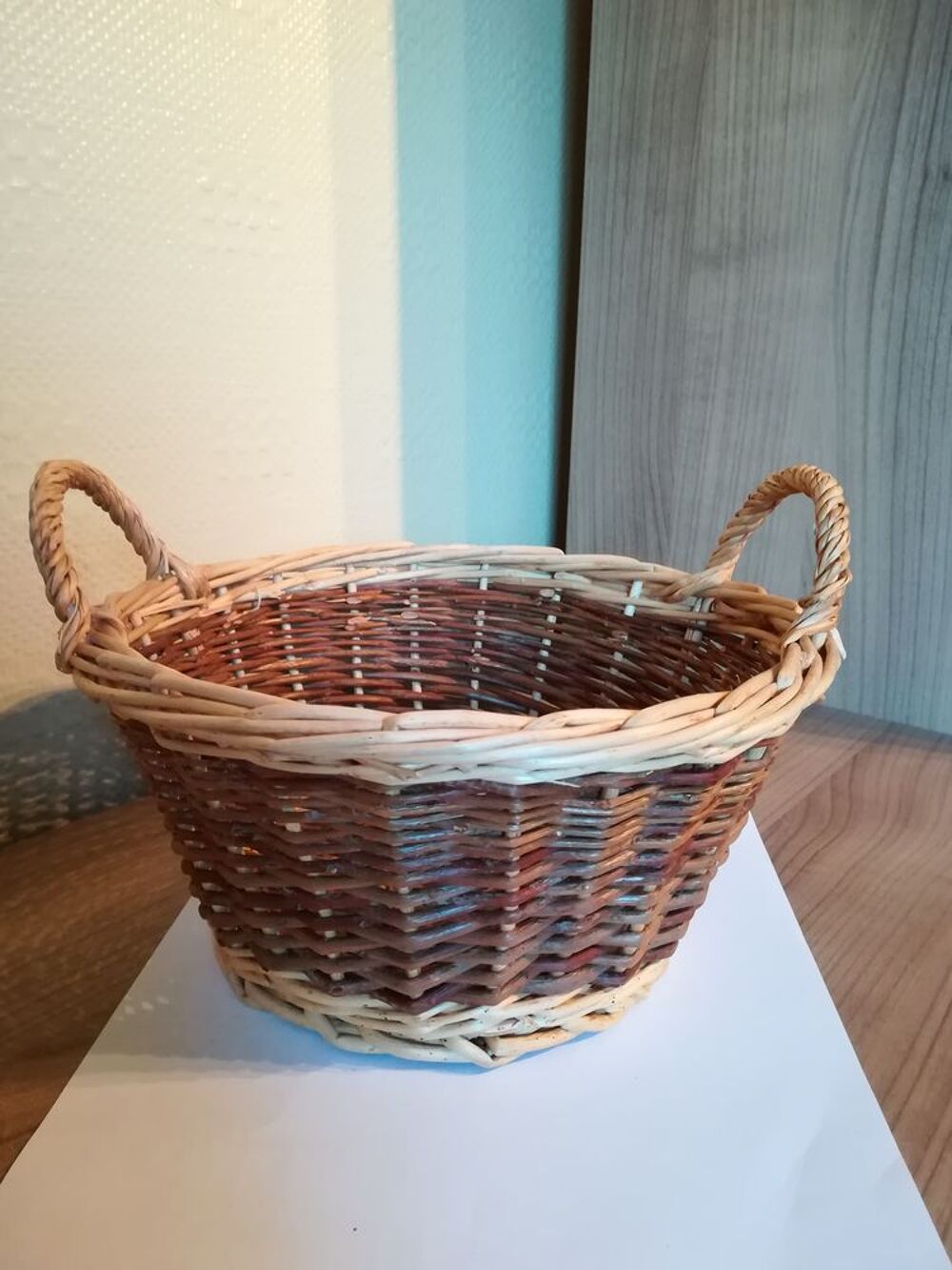 CORBEILLE / PANIER AVEC ANSES EN OSIER 
Cuisine