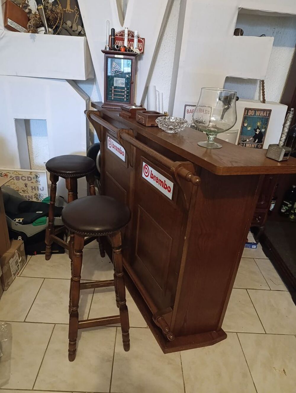 Bar &agrave; l'ancienne avec 2 tabourets Décoration