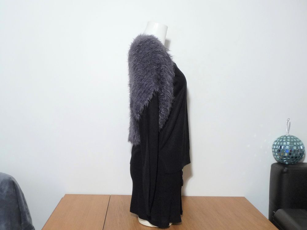 Gilet/ Bol&eacute;ro/ Veste Gris Fonc&eacute; &agrave; Longs Poils- Taille 38/40 Vêtements