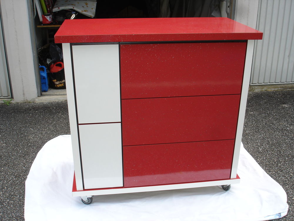 Tr&egrave;s joli MEUBLE en Bois agglo particules HDF Haute densit&eacute;. Meubles