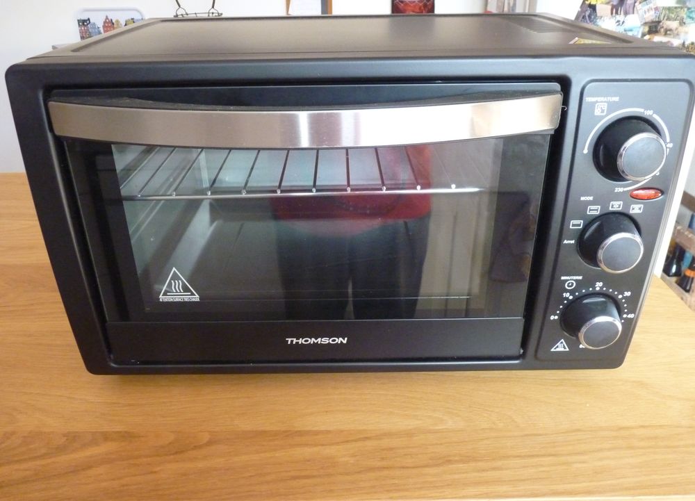 Four &eacute;lectrique 28 litres Thomson. Electrom�nager