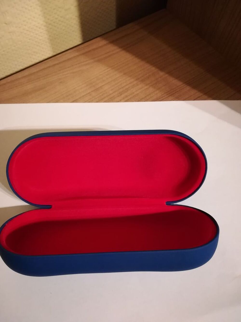 TRES BEL ETUI A LUNETTES ? IN STYLE ? 
Maroquinerie