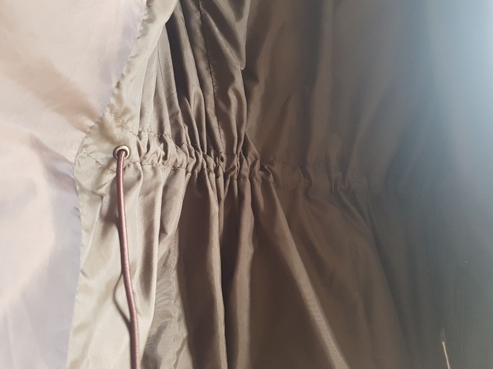 Veste/Doudoune marron matelass&eacute; serr&eacute;e &agrave; la ceinture Vtements