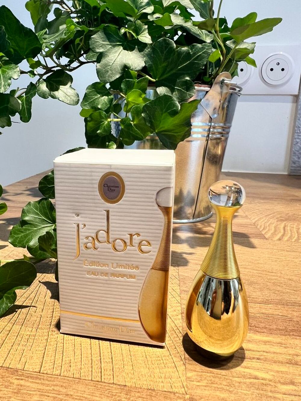 Lot de 12 Miniatures de collection DIOR 