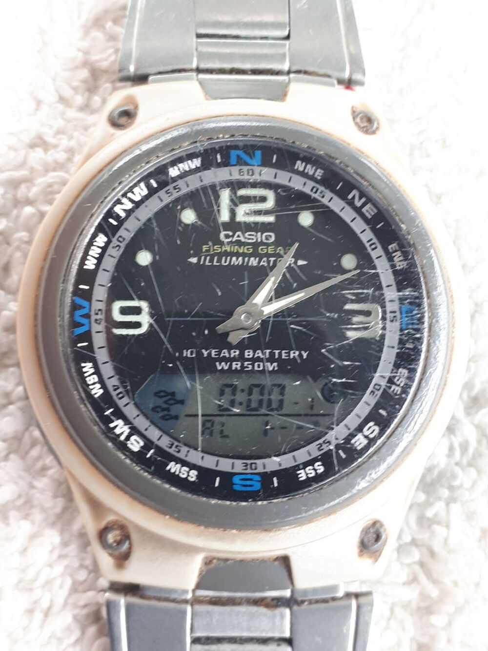 Montre bracelet en acier inoxydable Casio fishing gear AW-82 Bijoux et montres