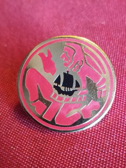 Pin's coureur sportif  2 Avermes (03)