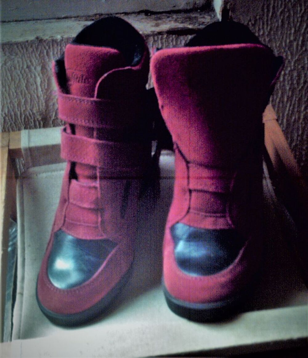 Boots rouges et noires Chaussures