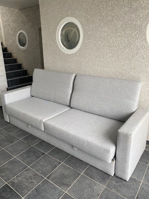 banquette avec ses tiroirs 2.50x0.80x40 coloris grs clair 150 Alby-sur-Chran (74)