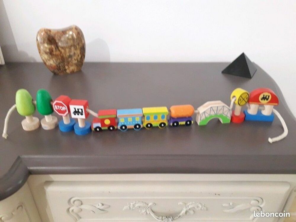 jeu &eacute;ducatif / train en bois &agrave; relier Nathan Jeux / jouets