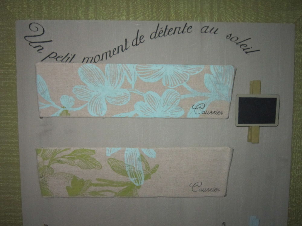 Tableau d&eacute;co avec organisateur de courrier/photo Dcoration