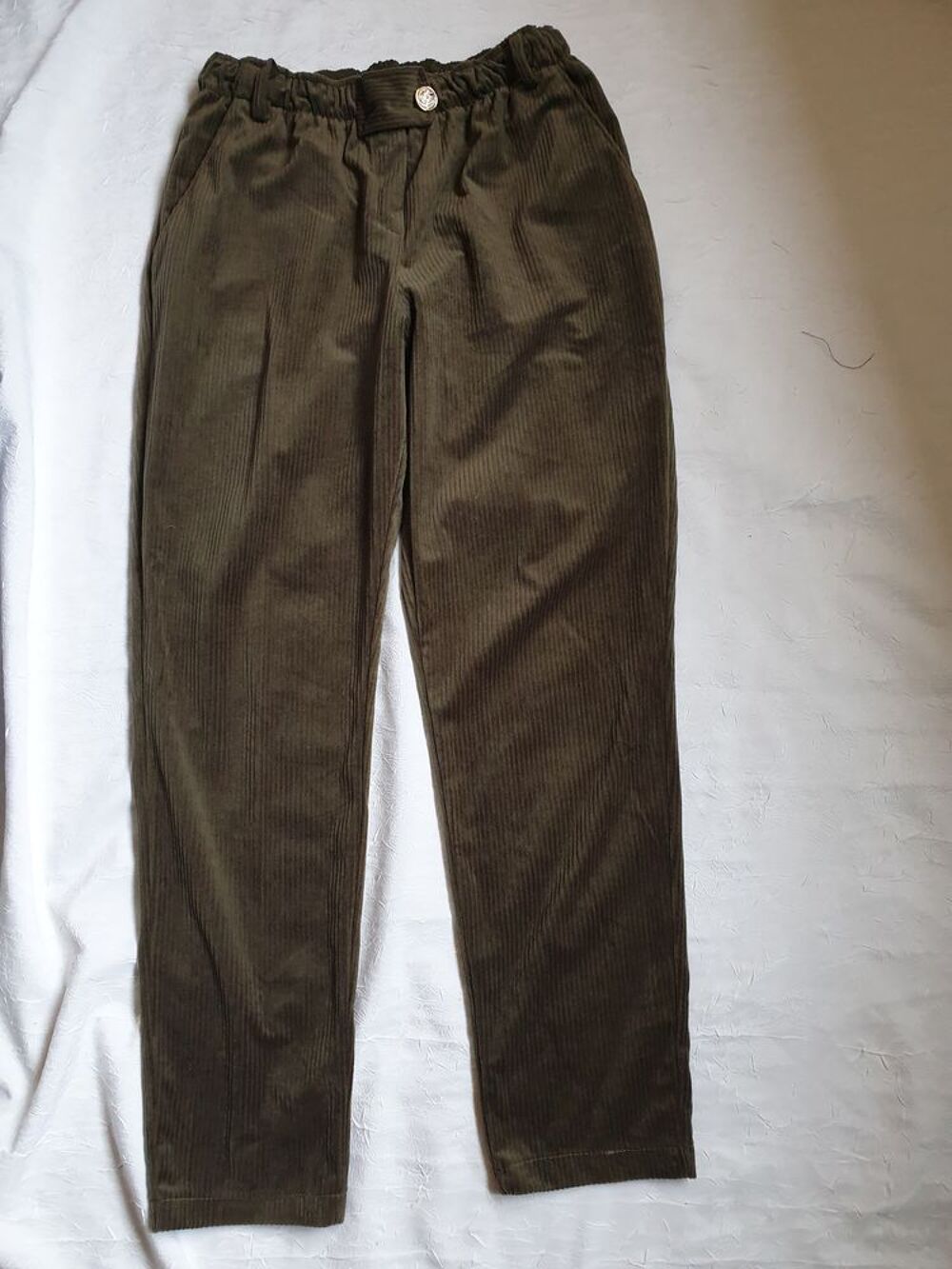 Pantalon velours c&ocirc;tel&eacute; vert Vtements