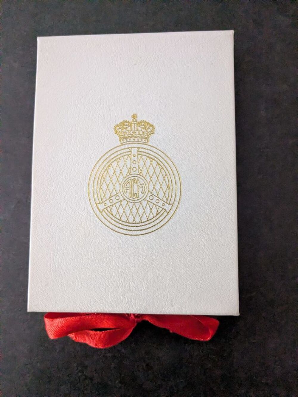 Badge &eacute;dition limit&eacute;e AUTOMOBILE CLUB MONACO MONTE CARLO. 