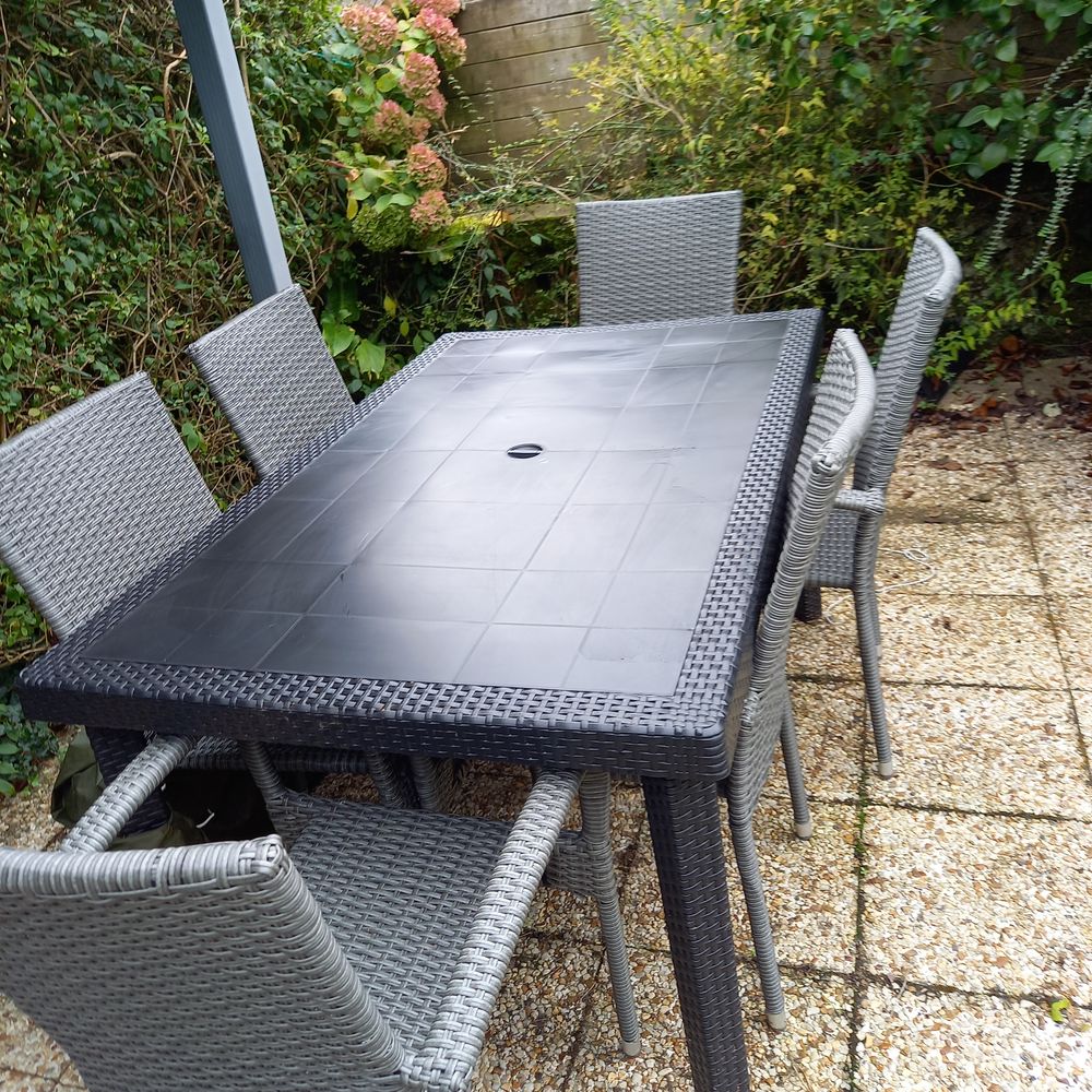 TABLE ET CHAISE DE JARDIN Jardin