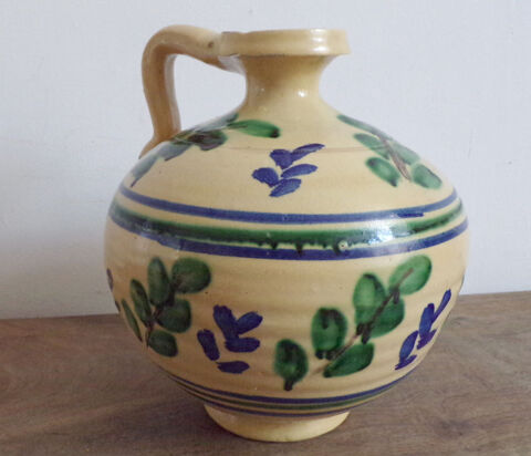 Vase en cramique  motif naf vert et bleu
15 Laval (53)