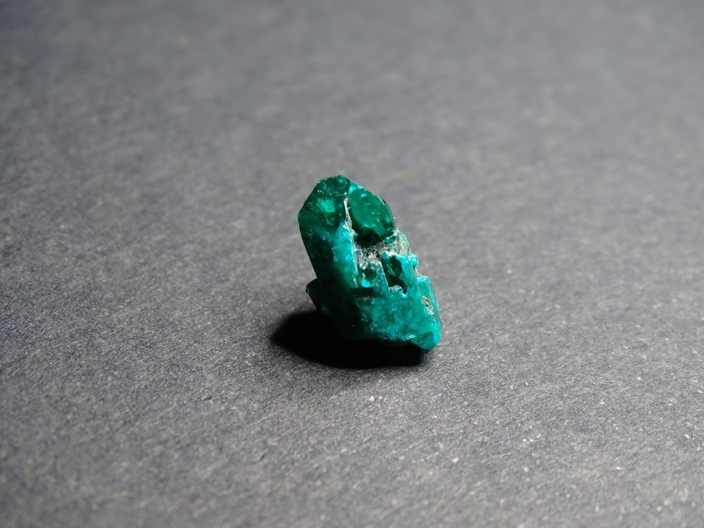 Dioptase Renneville R.D du Congo 4,53 carats 11 x 6 x 6 mm 