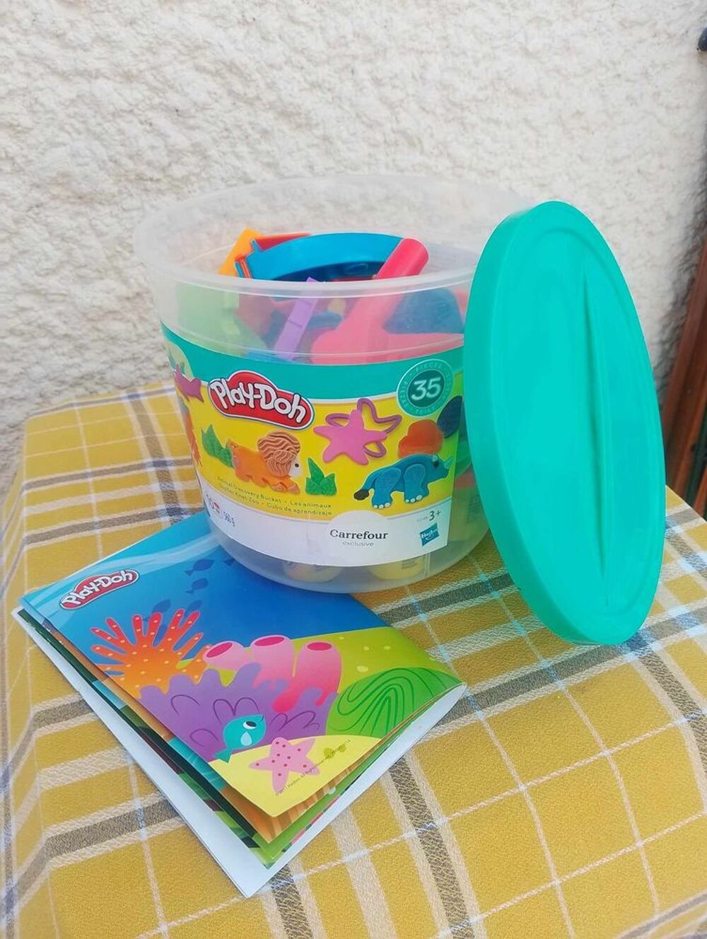 Seau "Play-Doh" avec 4 Outils, 40 Acc. &amp; P&acirc;tes &agrave; Modeler Jeux / jouets