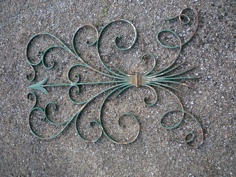 Grille fer forg�/fl�che (RJ)
185 Castres (81)