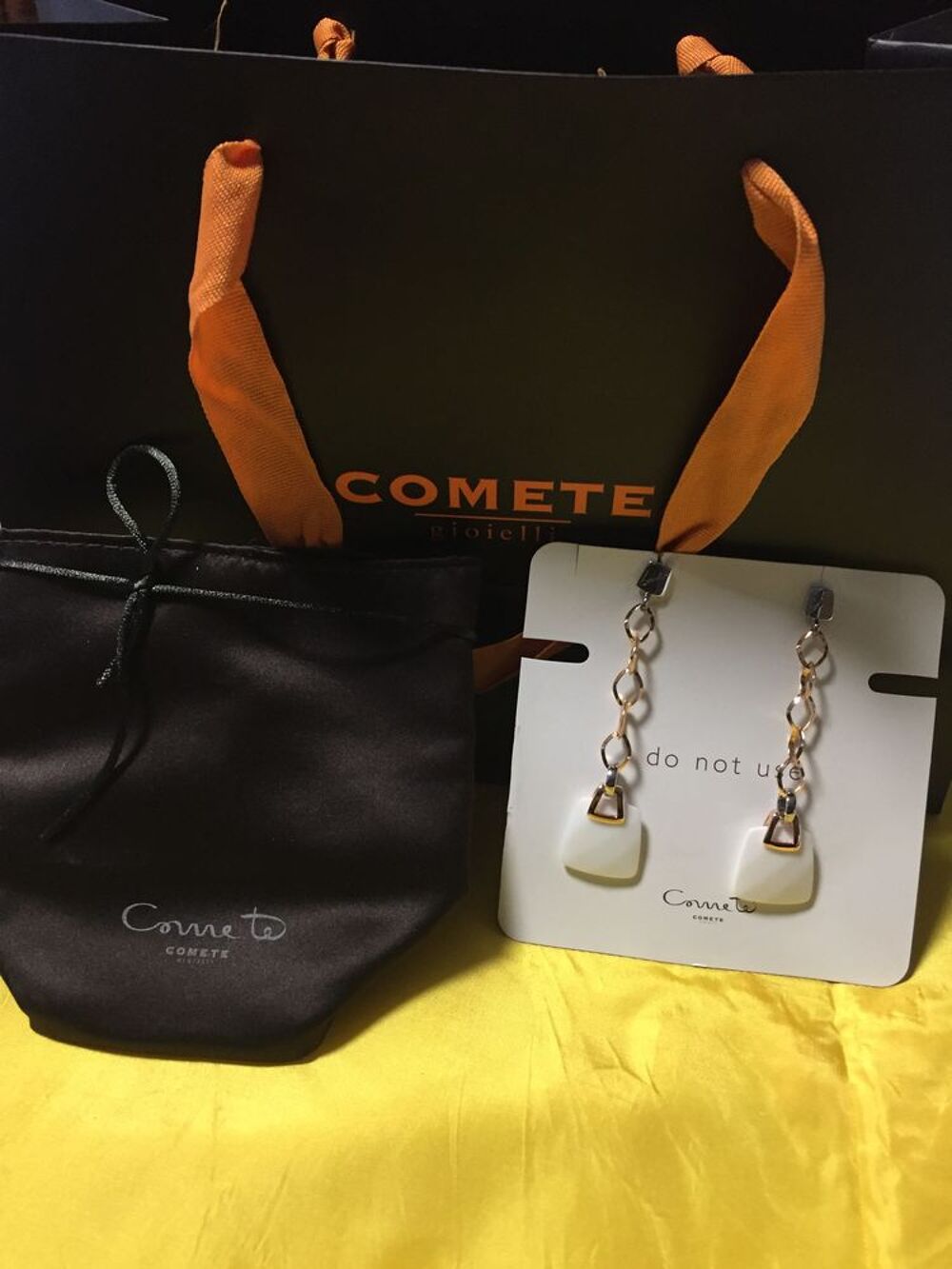 boucle d'oreille marque com&egrave;te UORM 131 Bijoux et montres