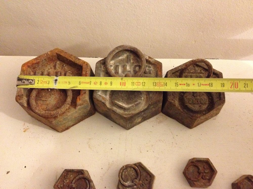 Souvenir ancien lot de 7 poids de pesage pour balance Décoration