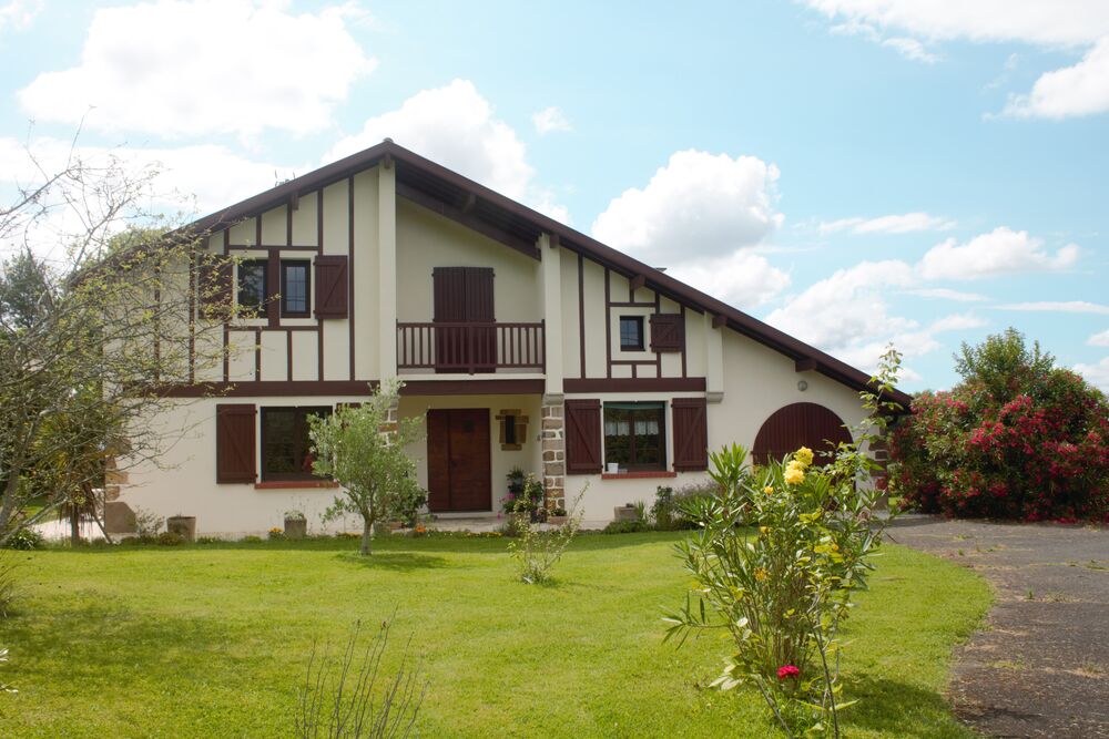 Vente Maison propriété vue dominante ,autonome énergie,grand terrain Castagnède