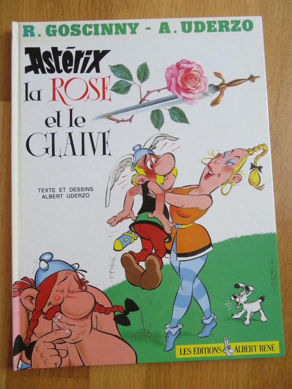 ASTERIX - LA ROSE ET LE GLAIVE Livres et BD