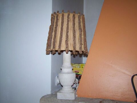 LAMPE PIED EN PIERRE 
HAUTEUR  55CM 15 Roussillon (84)