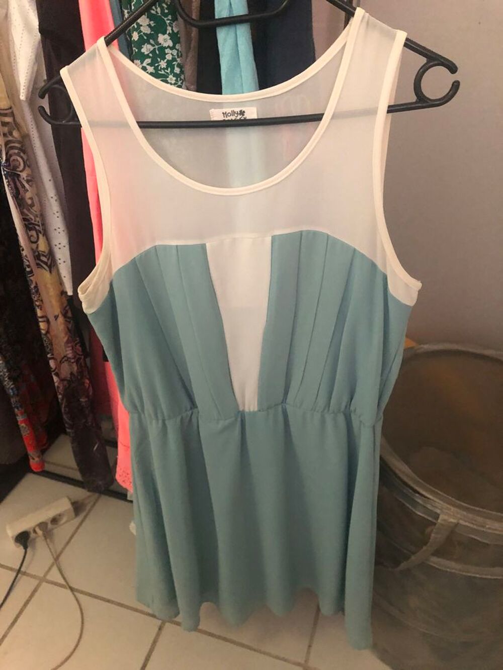 Lot 30 robes pour revente Vêtements