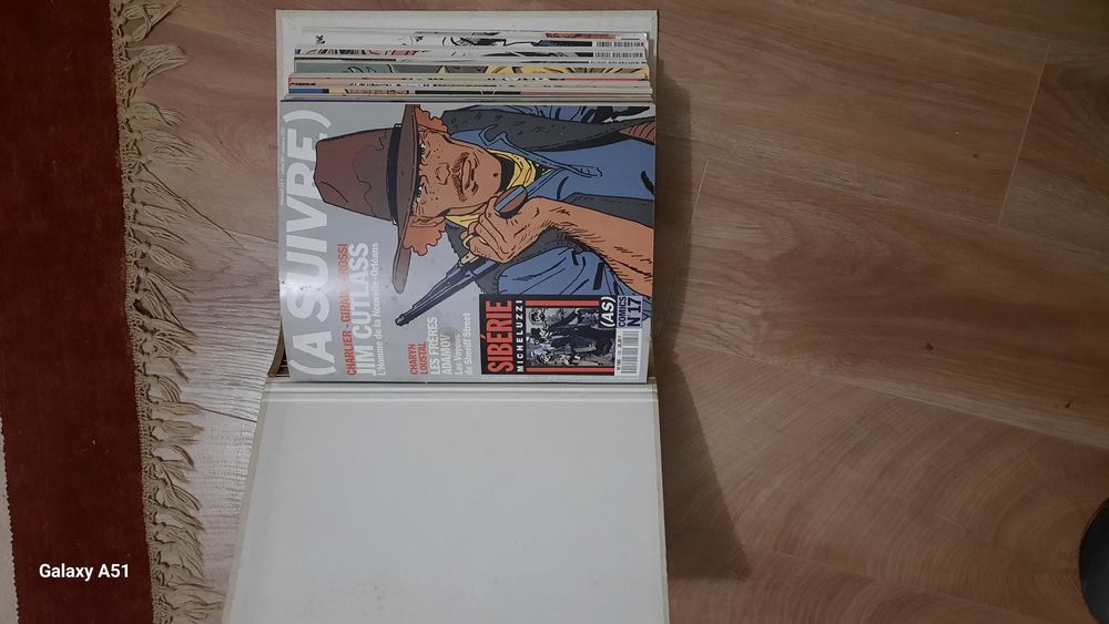 Revue BD A SUIVRE Livres et BD