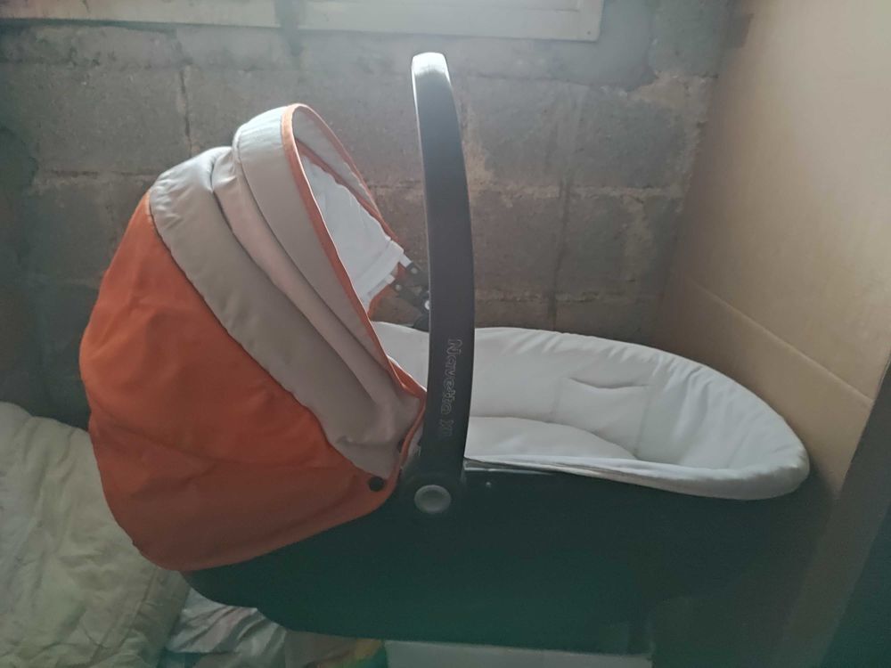 Poussette Landau Si&egrave;ge auto Pu�riculture