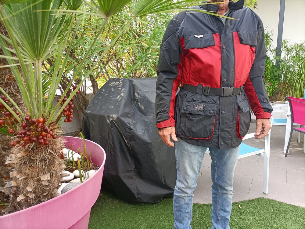 Veste de moto neuve Vêtements