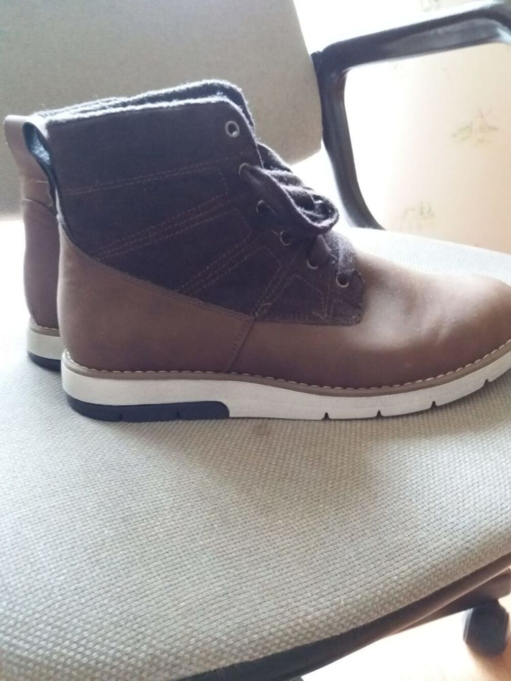 chaussures montantes
achet&eacute;es trop petites
taille 41 Chaussures