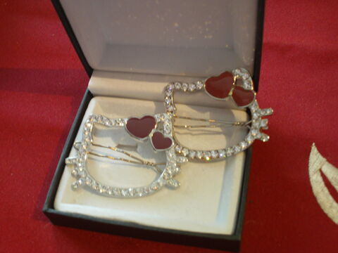 Deux barrettes � cheveux Hello Ketty stress N� 261 10 Beaune (21)