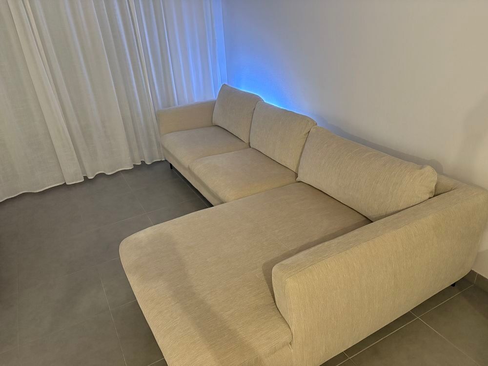 Canap&eacute; d'angle beige d&eacute;houssable avec m&eacute;ridienne ? Tr&egrave;s bon Meubles