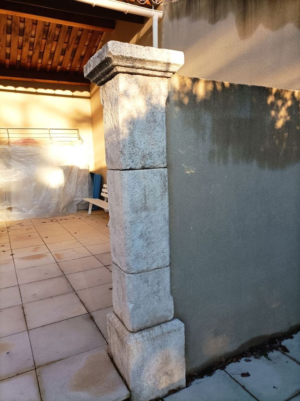 pilier en pierre Jardin
