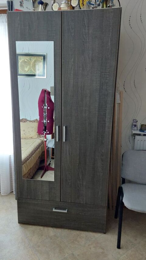 armoire penderie 2 portes en tr�s bon �tat. 50 Ugine (73)