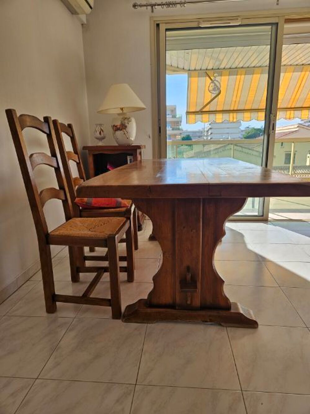 TABLE SALLE A MANGER + 6 CHAISES Meubles