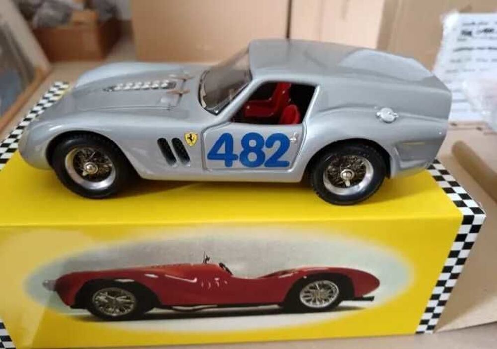 Ferrari 250 GT Breadvan Rosso Model 1/18 