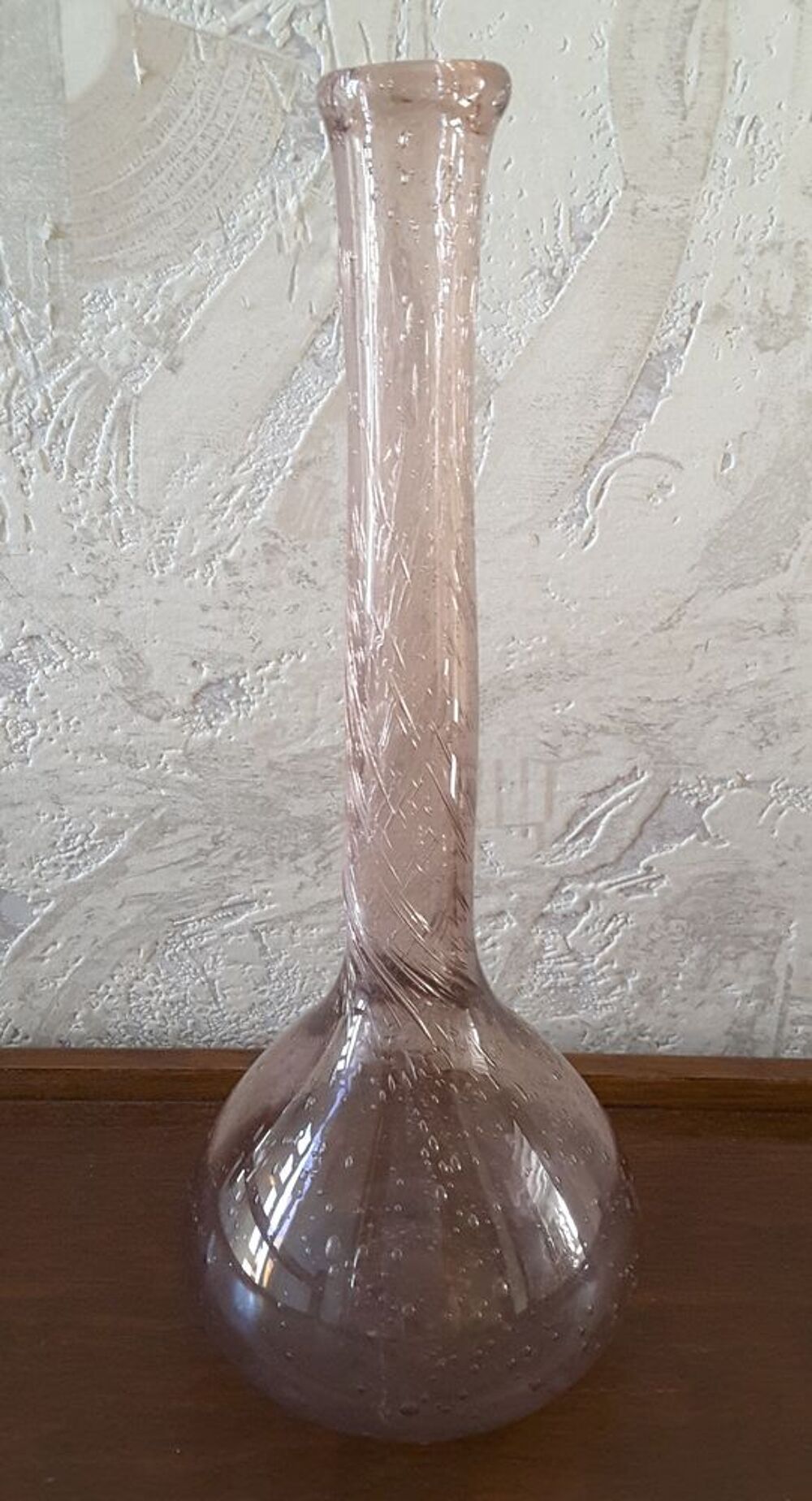 Soliflore en verre souffl&eacute; rose sign&eacute; BIOT Décoration