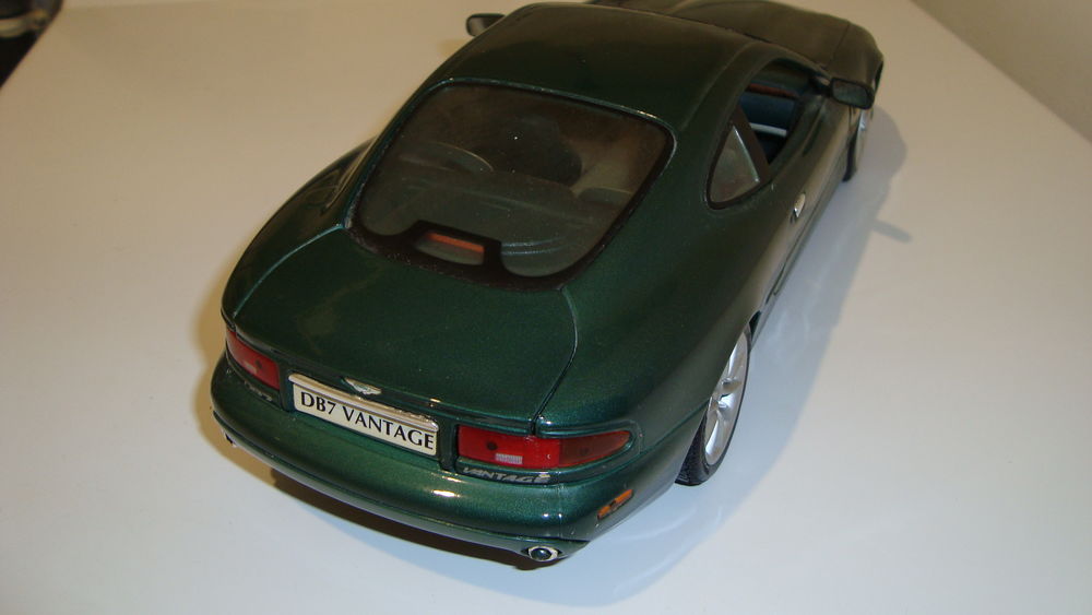 Aston Martin DB7 Vantage au 1/18&egrave; 