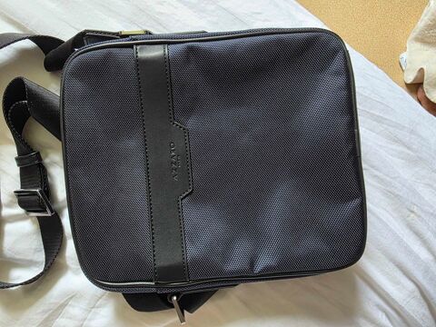 Sacoche Azzaro neuf 28 Lille (59)