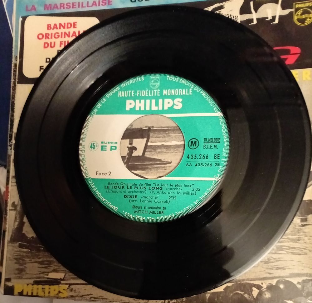 MUSIQUE MILITAIRE / 4 X DISQUES VYNIL 45 TOURS / CD et vinyles