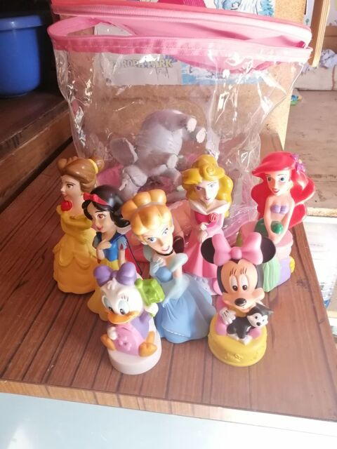 Lots de peluches jeux
CD dessin anims hello ketty franklein 10 Valras (84)