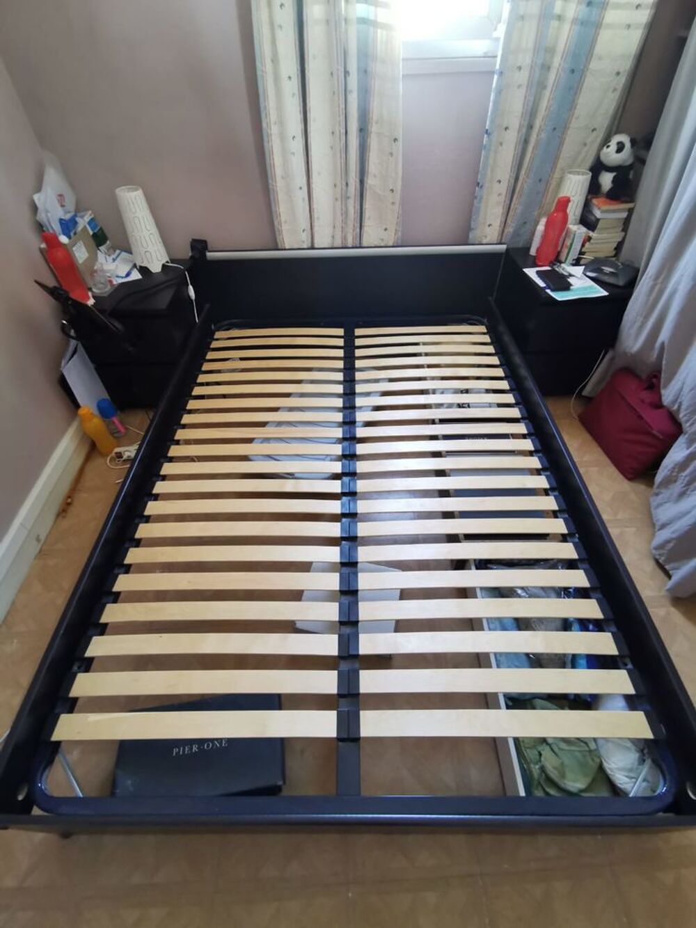 Bonjour je re mon lit 140&times;190 tr&egrave;s bon &eacute;tat 
Complet. Meubles
