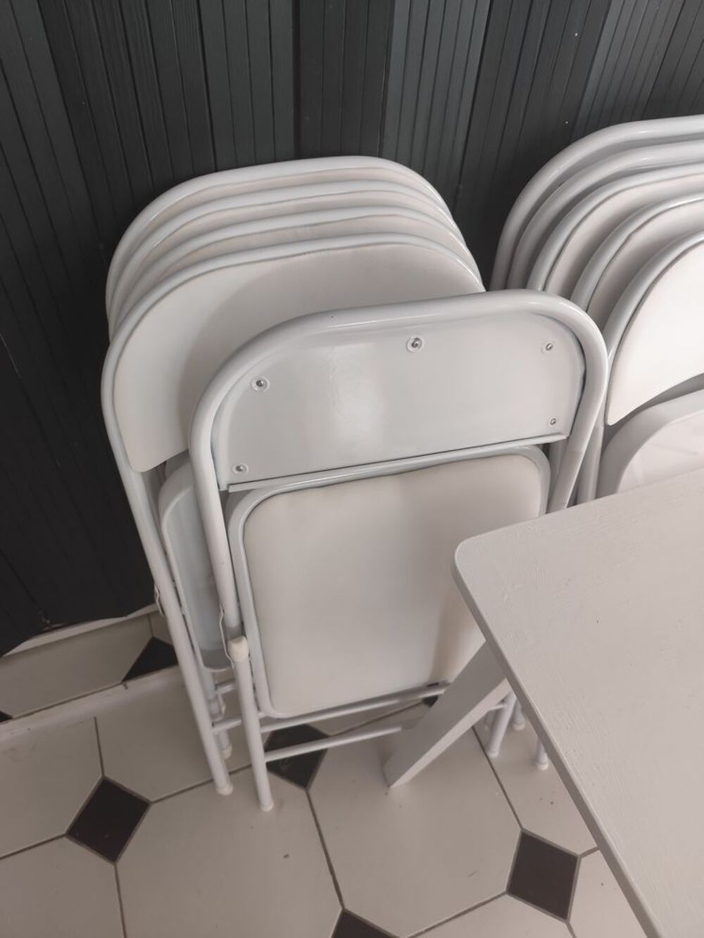 Chaises blanches quotidien ou &eacute;v&eacute;nement Meubles