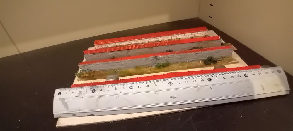 4 s&eacute;parations murs bas pierre gris et barri&egrave;res jardin Jeux / jouets